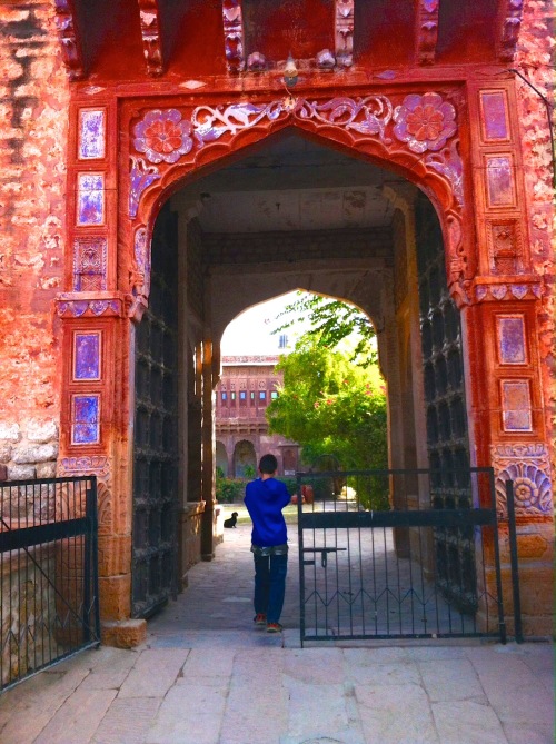 grand entrance to Chandelao Garh